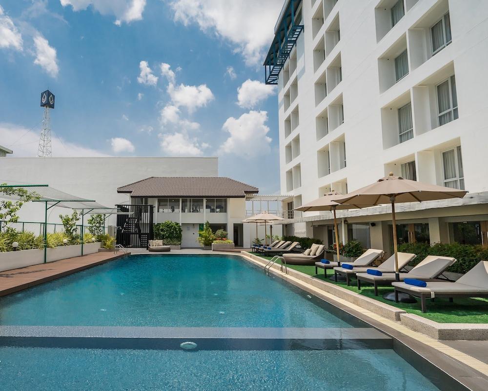 Rattanachol Hotel 4*