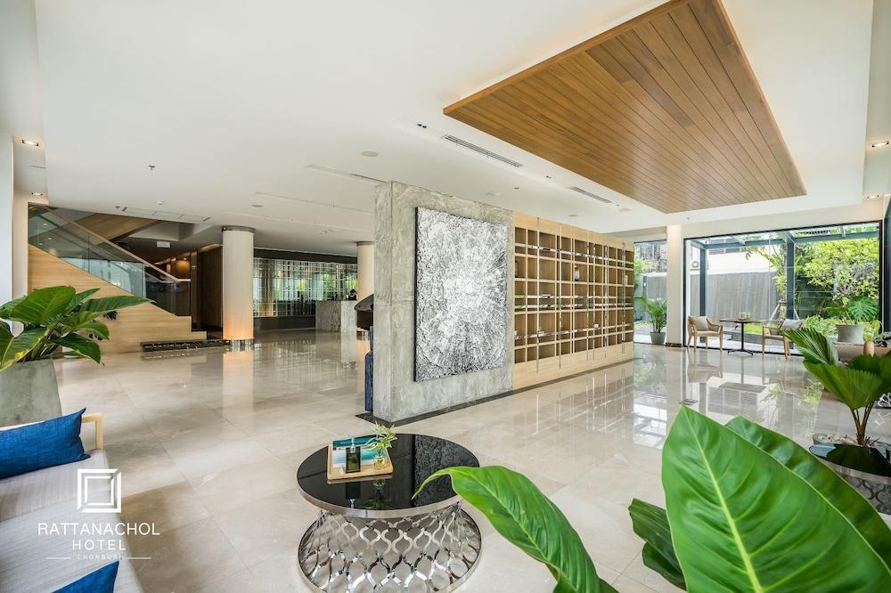 Rattanachol Hotel 4*