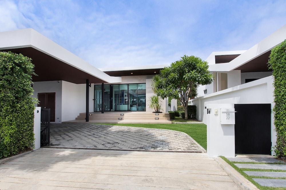 White Residences Pattaya Hotel 4*