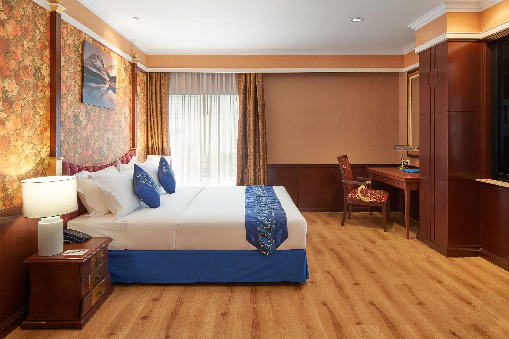 Floral - Dolphin Circle Resort