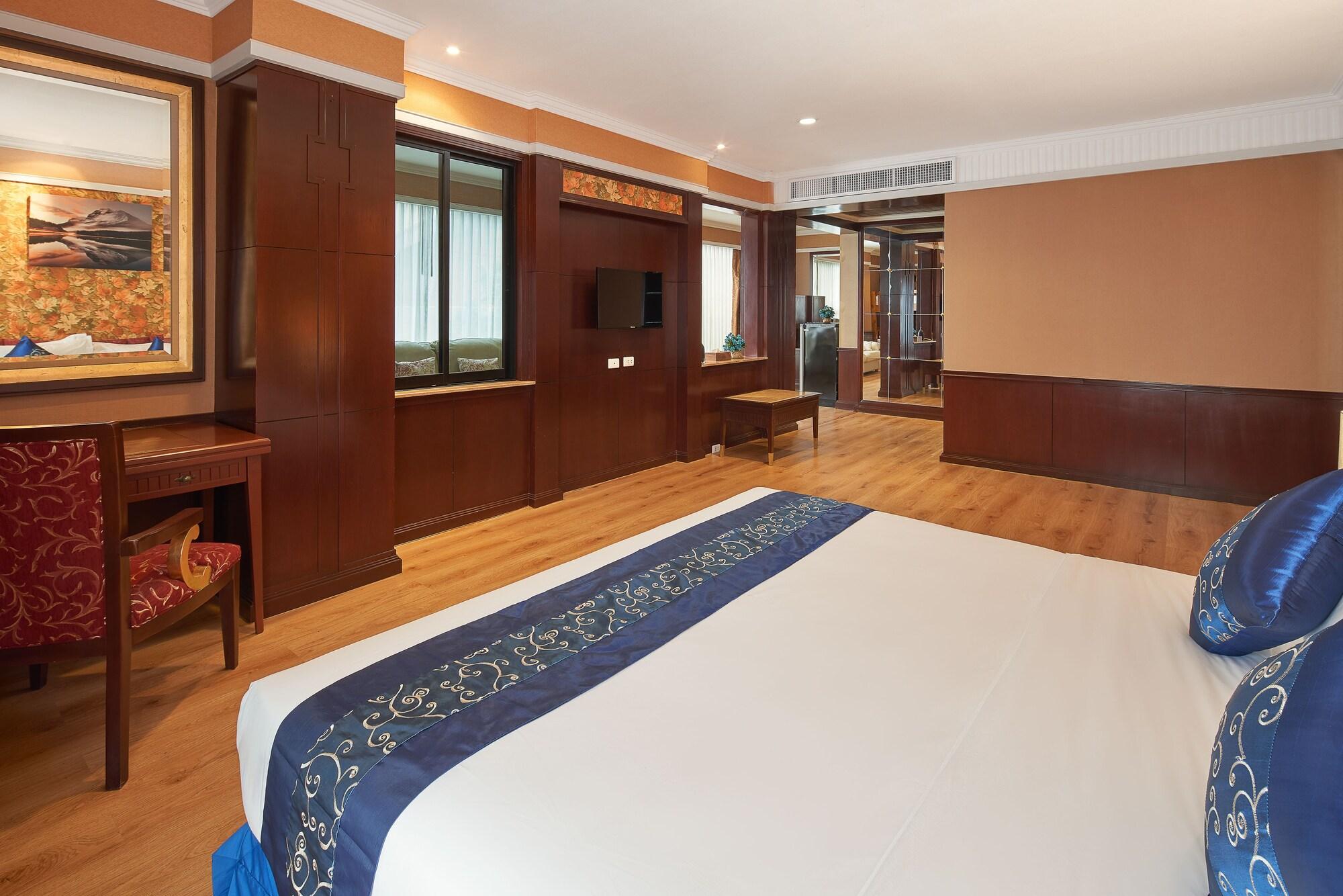 Floral - Dolphin Circle 4* Pattaya