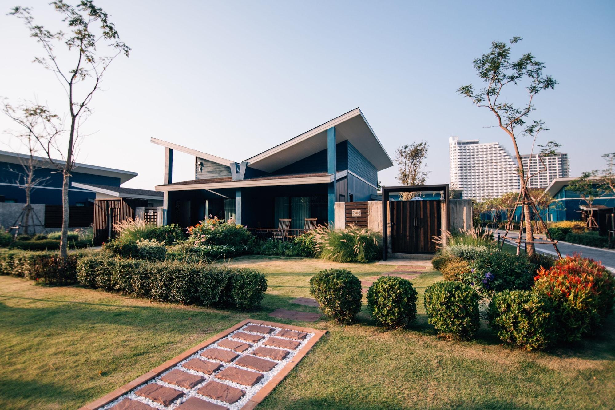 Coral Tree Huahin Hotel 4*