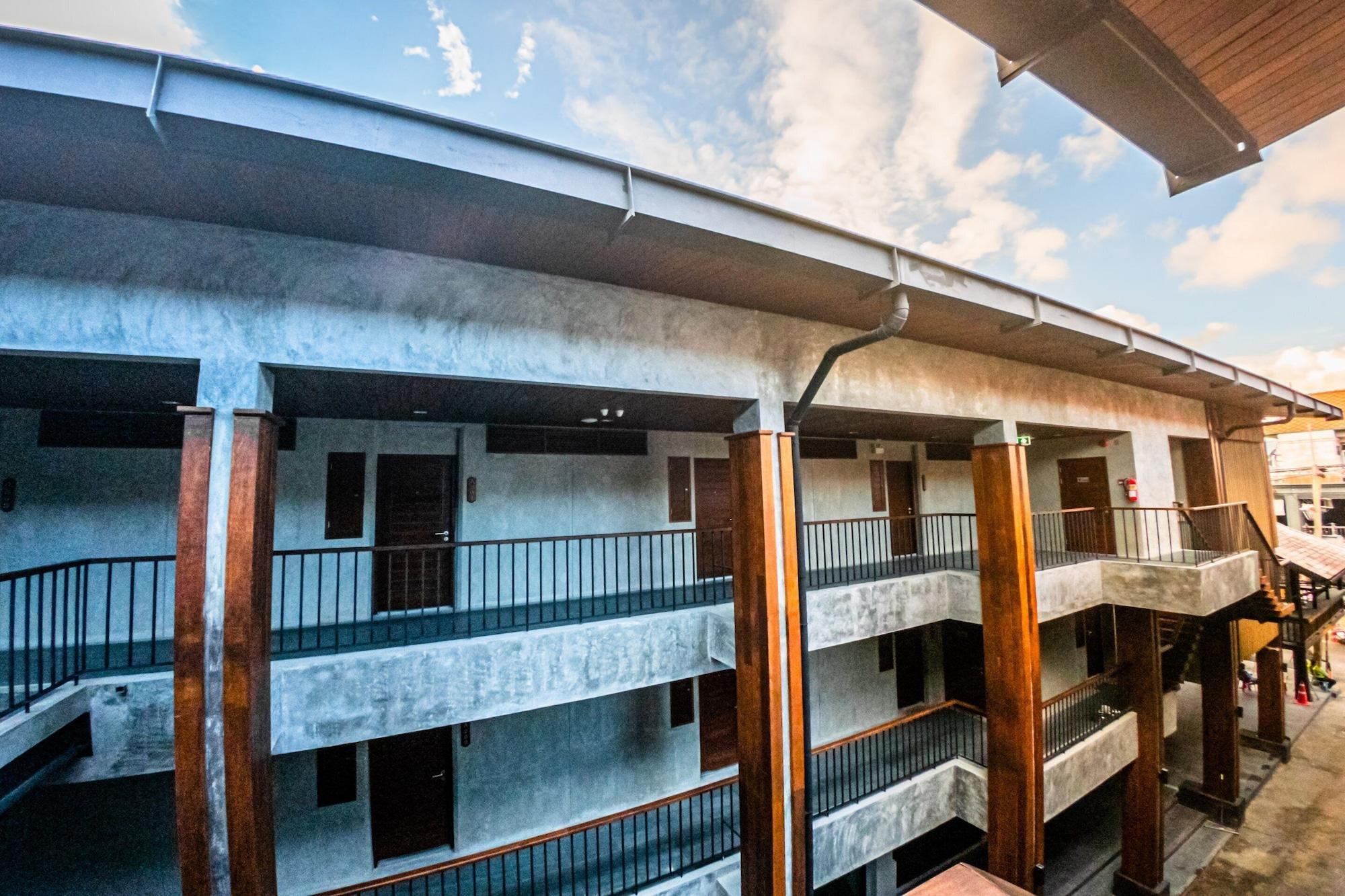 J4 Samui Hotel