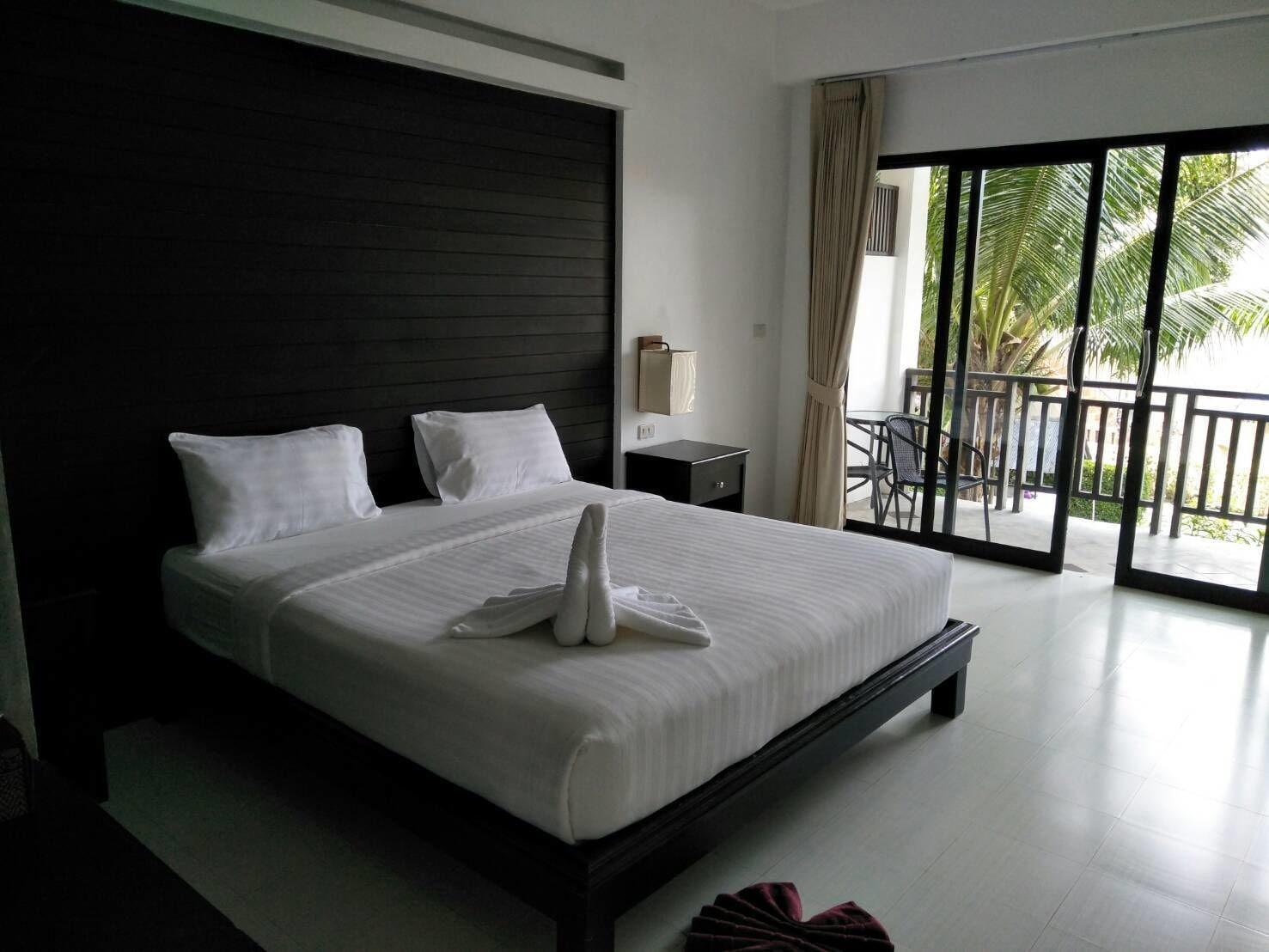 Holiday Park Hotel 3*