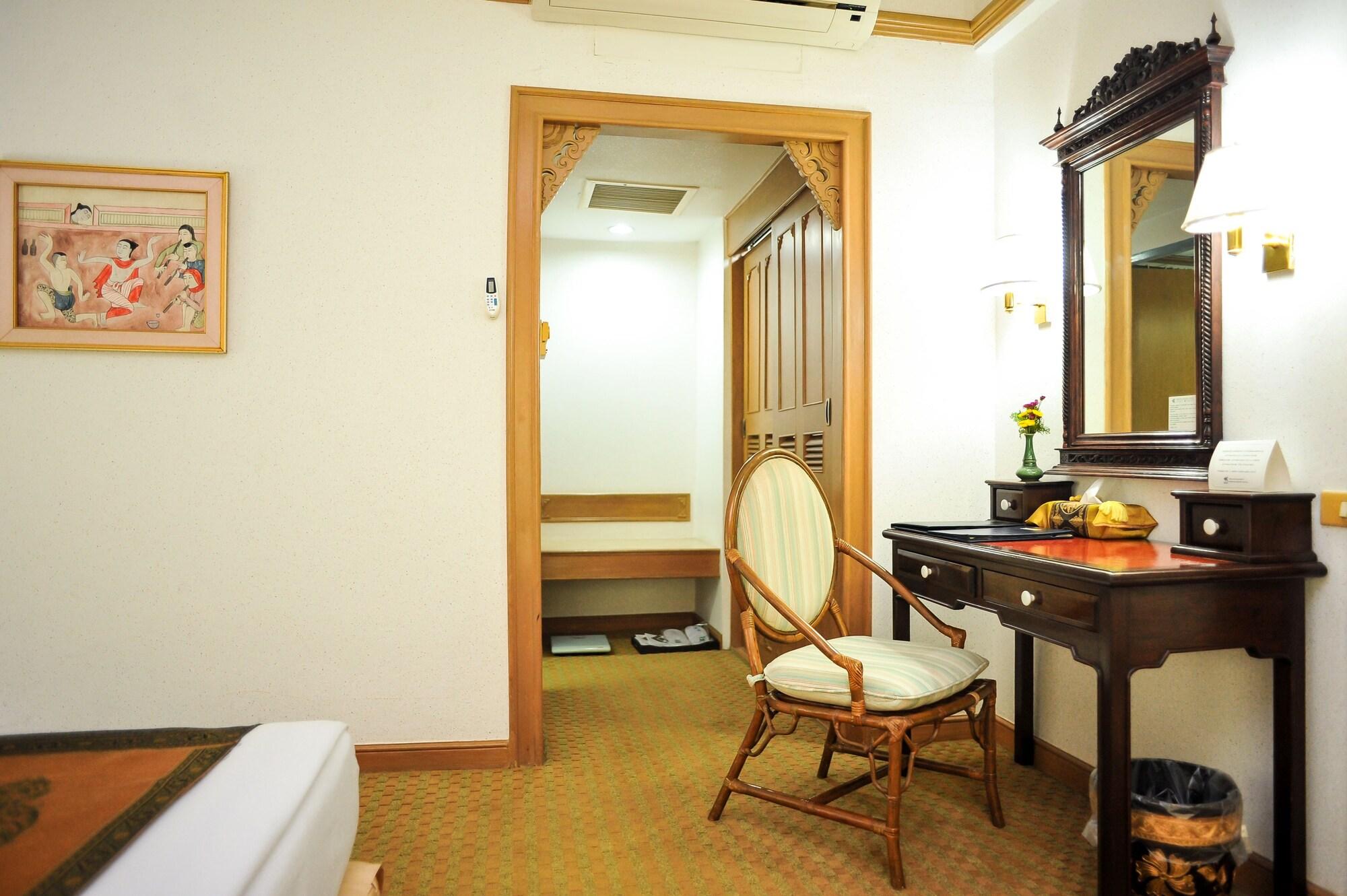 Wiang Indra Riverside Hotel 4*