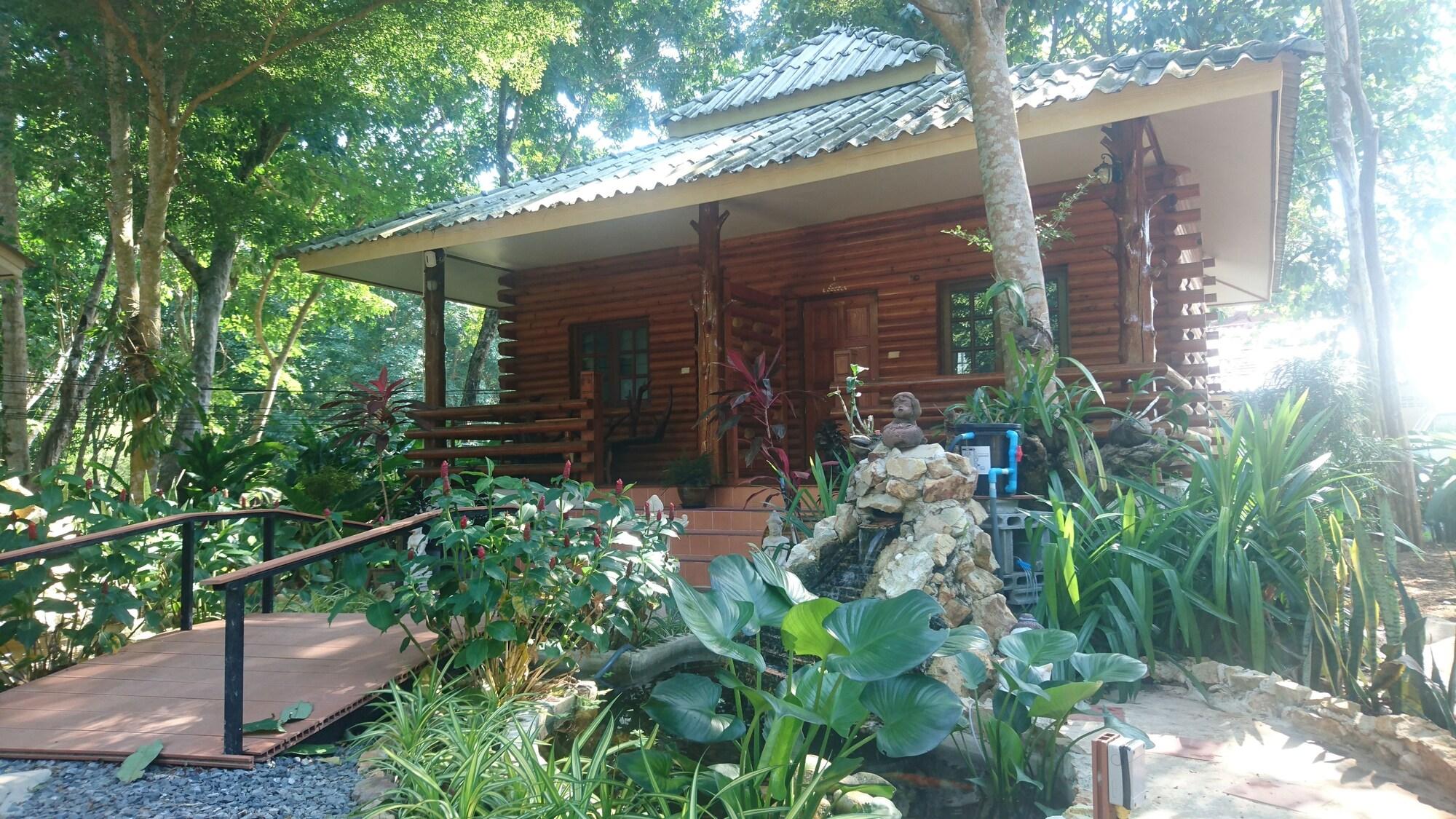 Macura 3*