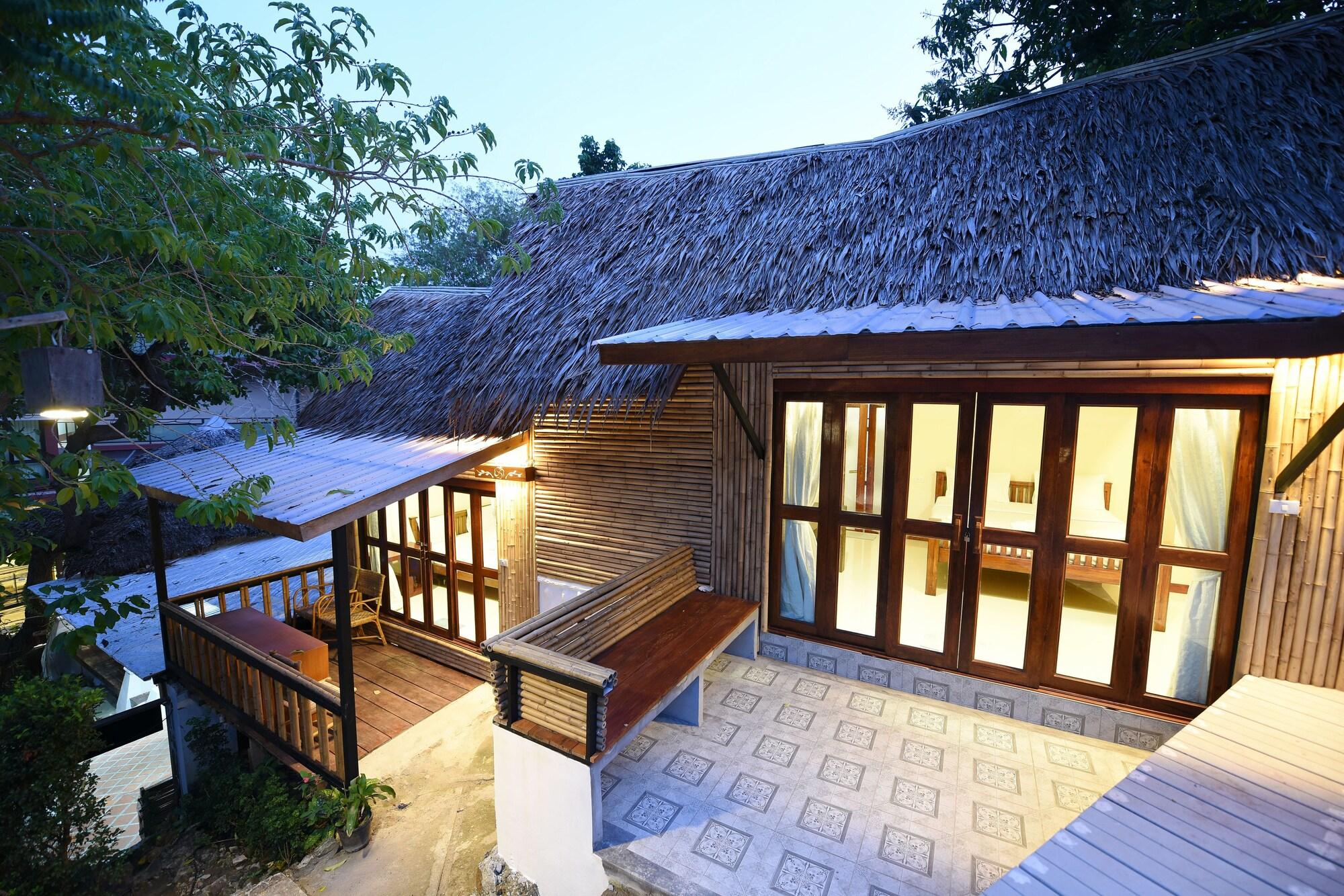 Hostel Chunut House