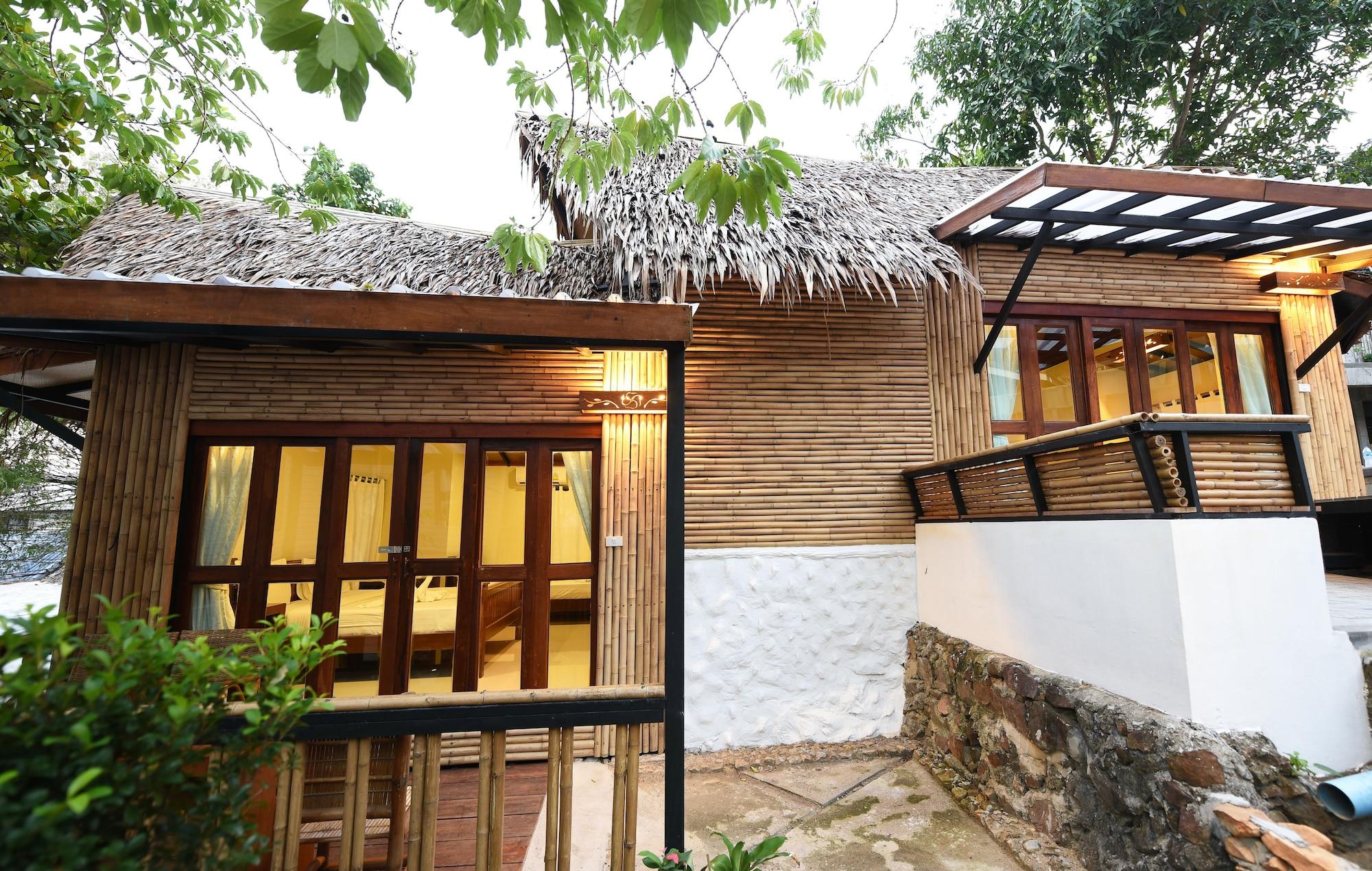 Hostel Chunut House