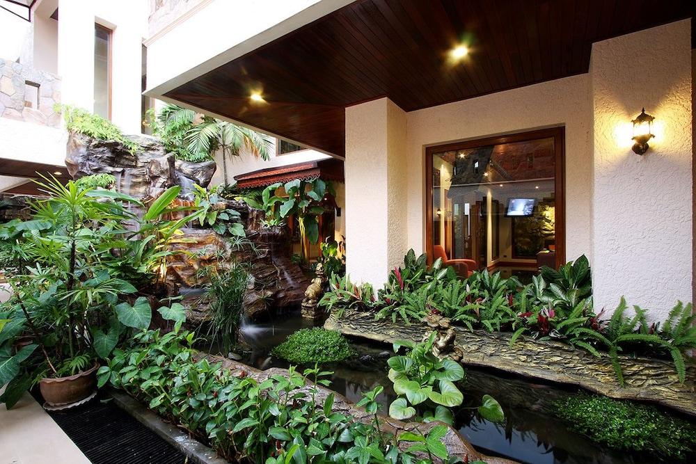 Reuan Thai
