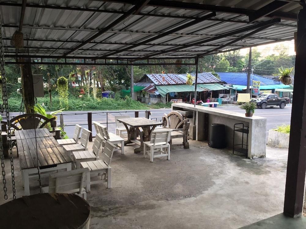 Baan Aunrak Resort 2*