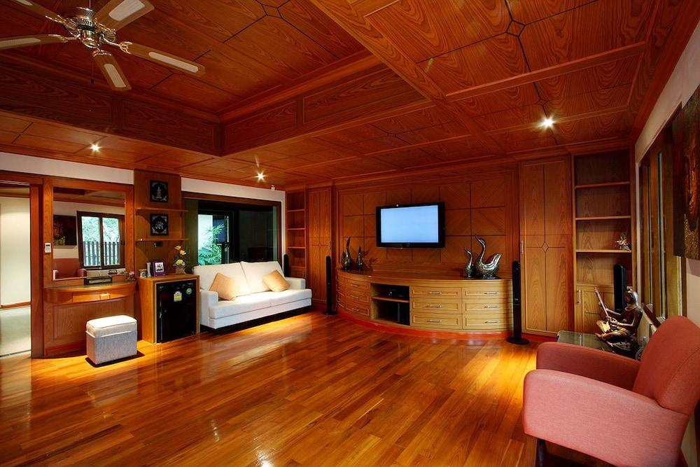 Villa Reuan Thai *