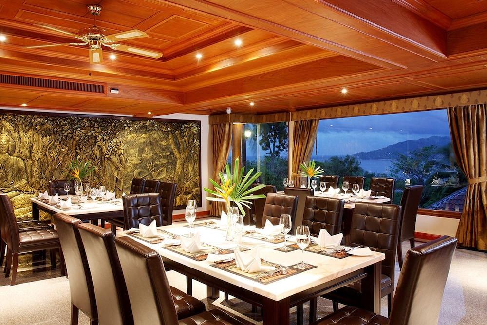 Reuan Thai *