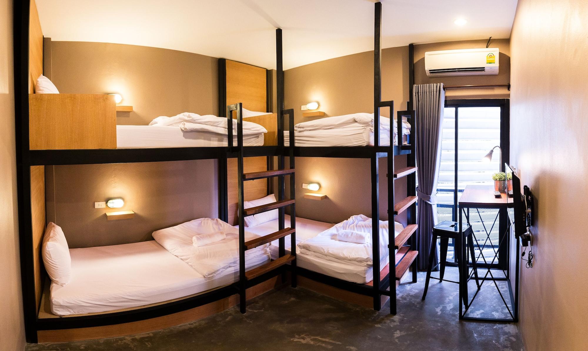 Srisuksant Square Hostel