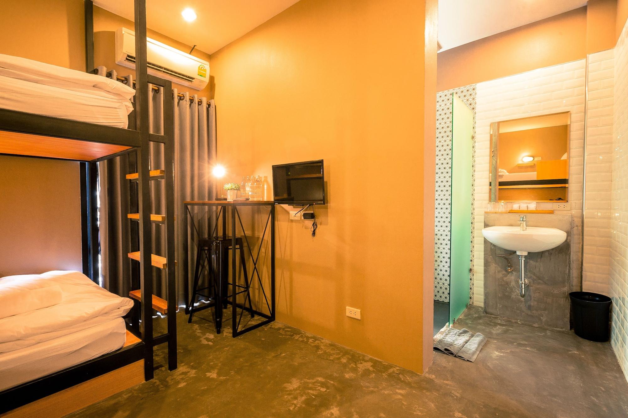 Srisuksant Square Hostel