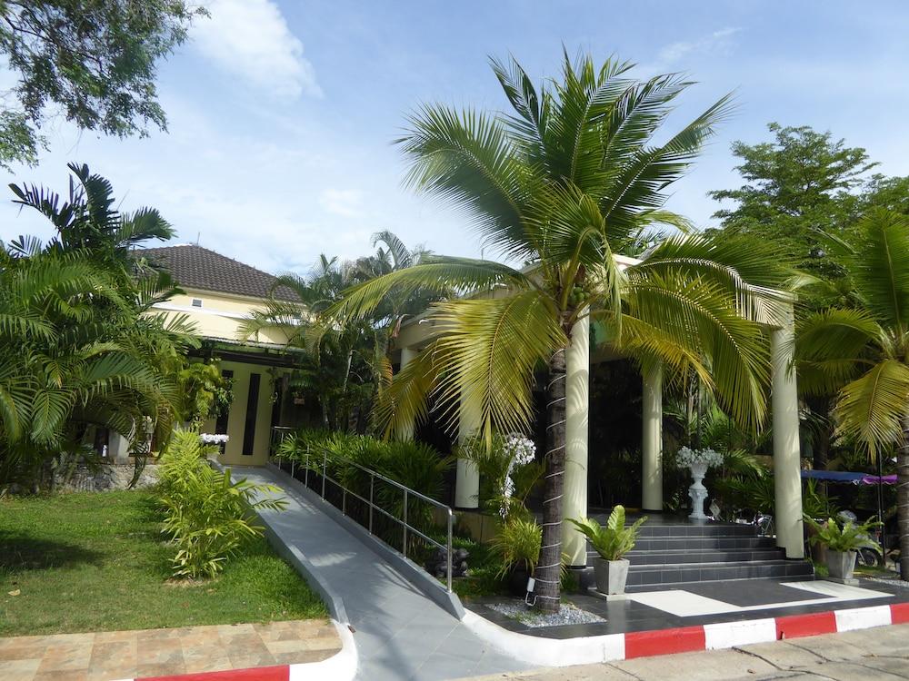The Royal Tropical At Vip Chain Resort
