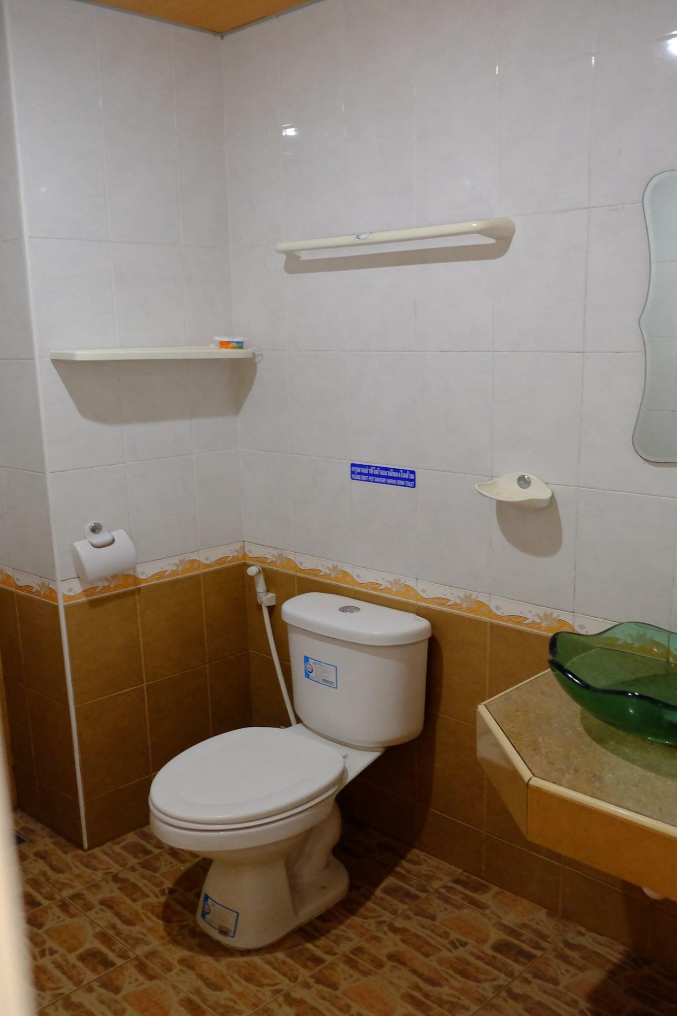 Banchang And Guest house Rayong