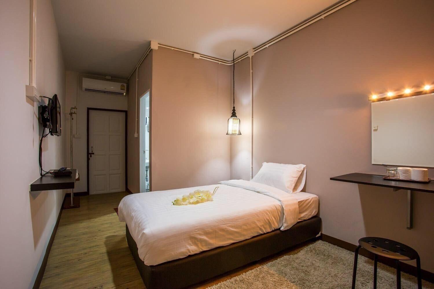 Hotel The First & Cafe 3*