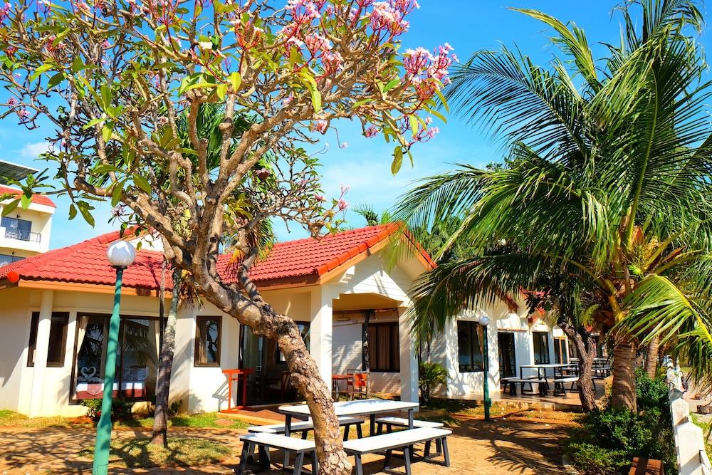 New Travel & Resort Chao Lao Beach