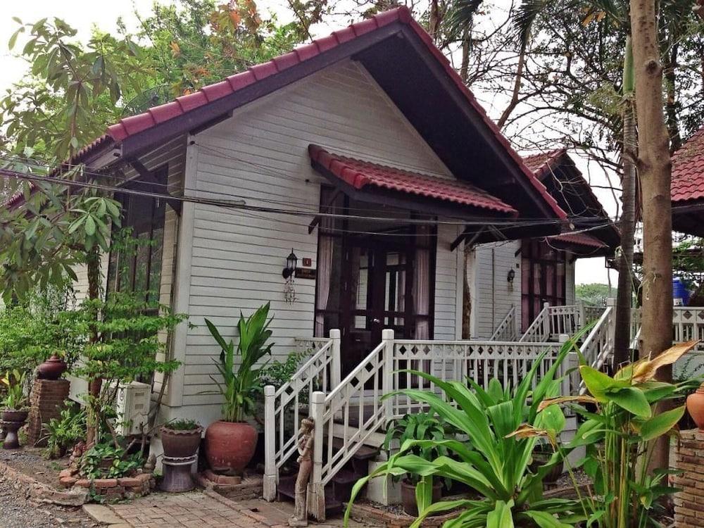 The Old Palace Klong Sa Bua
