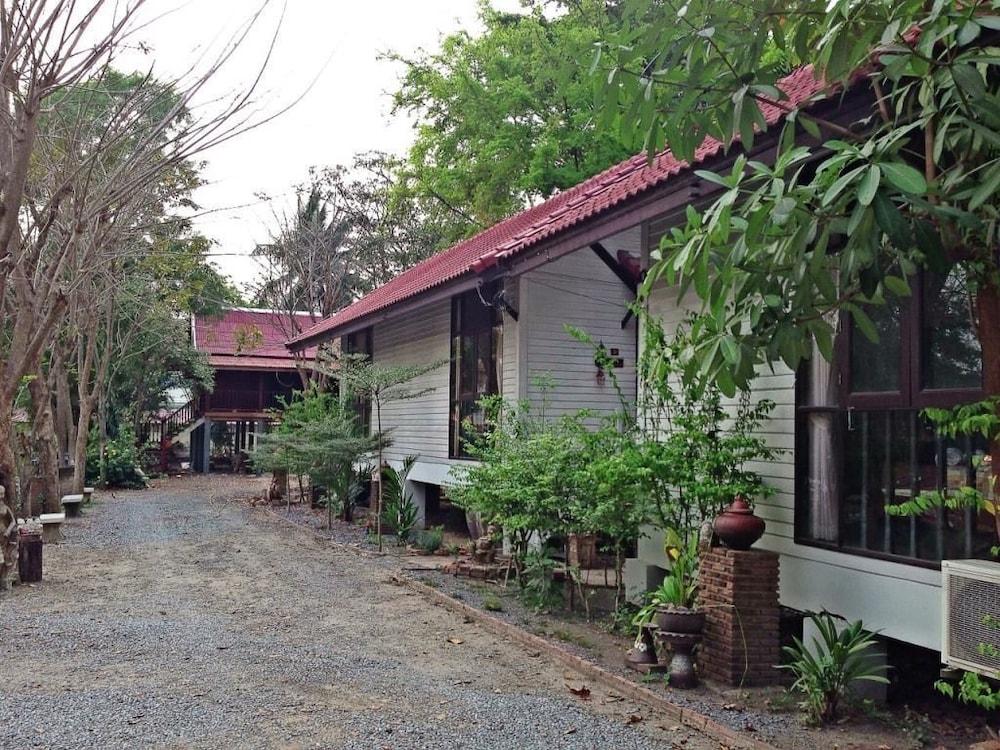 The Old Palace Klong Sa Bua