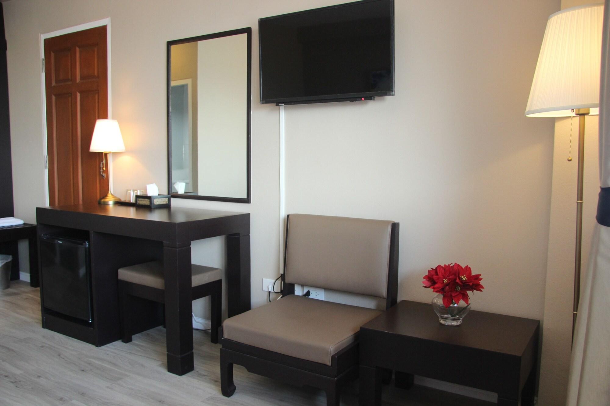 Taris Art 3* Phrae