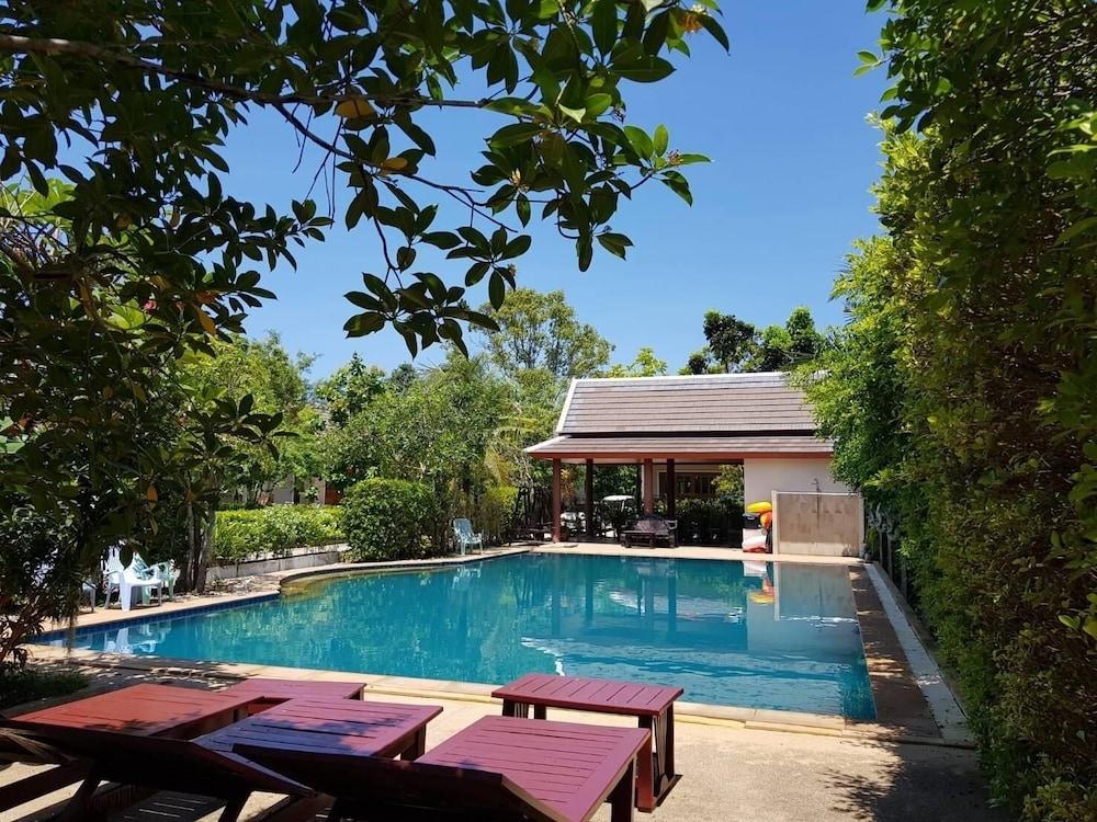 Resort Ban Thaithip Ban Nai Rai