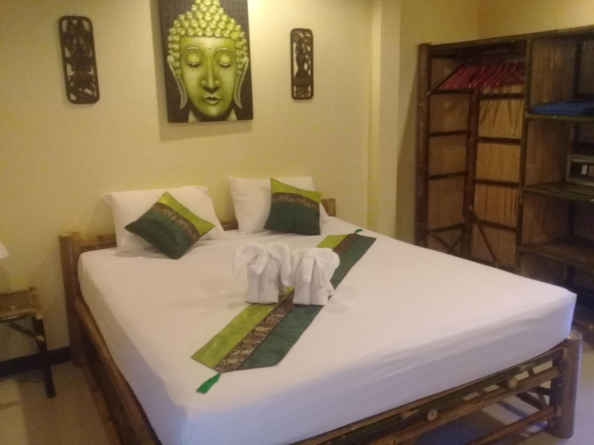 Baan Ton Rak Boutique