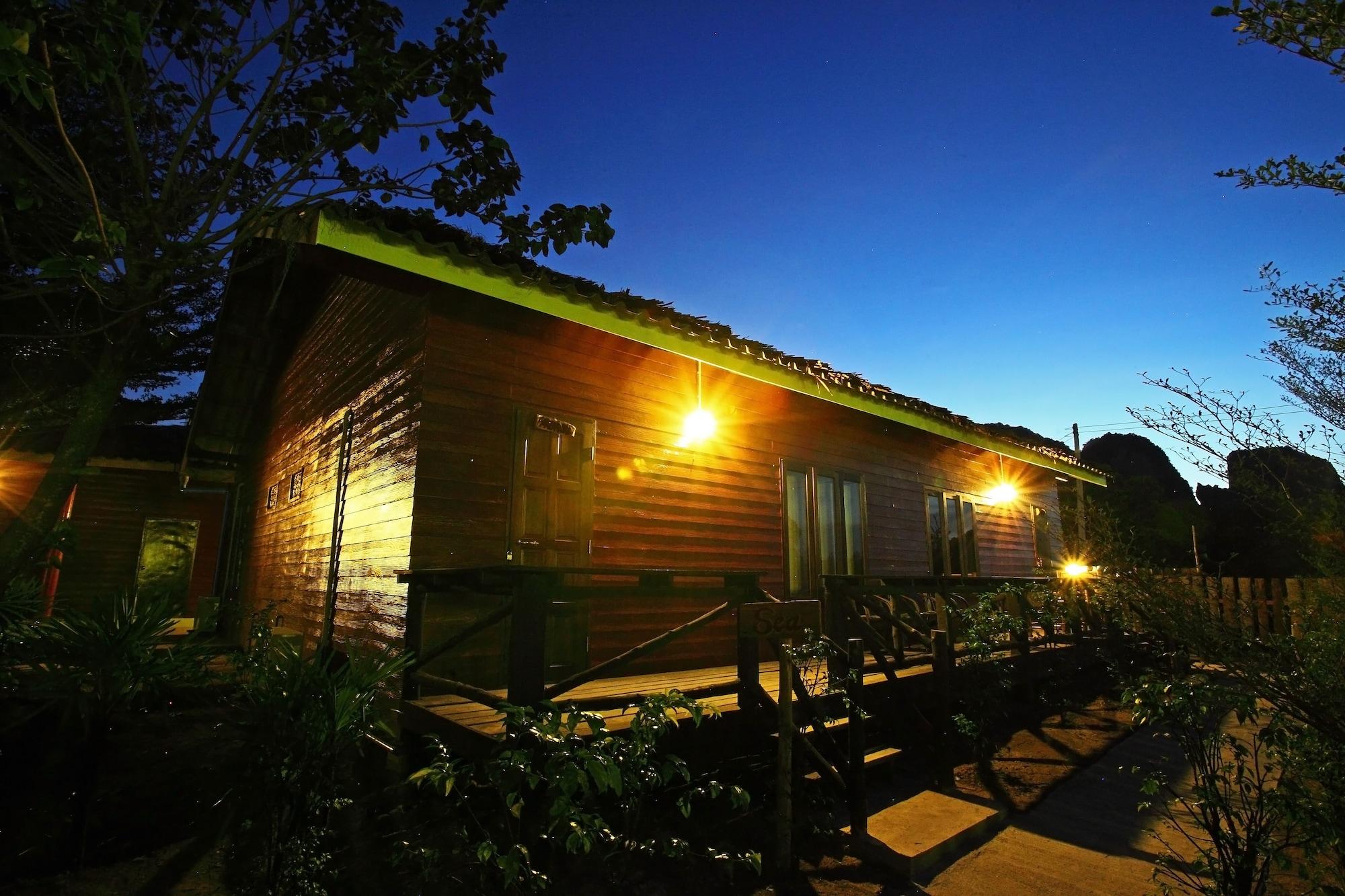 Resort Pp Red Tuna Hut