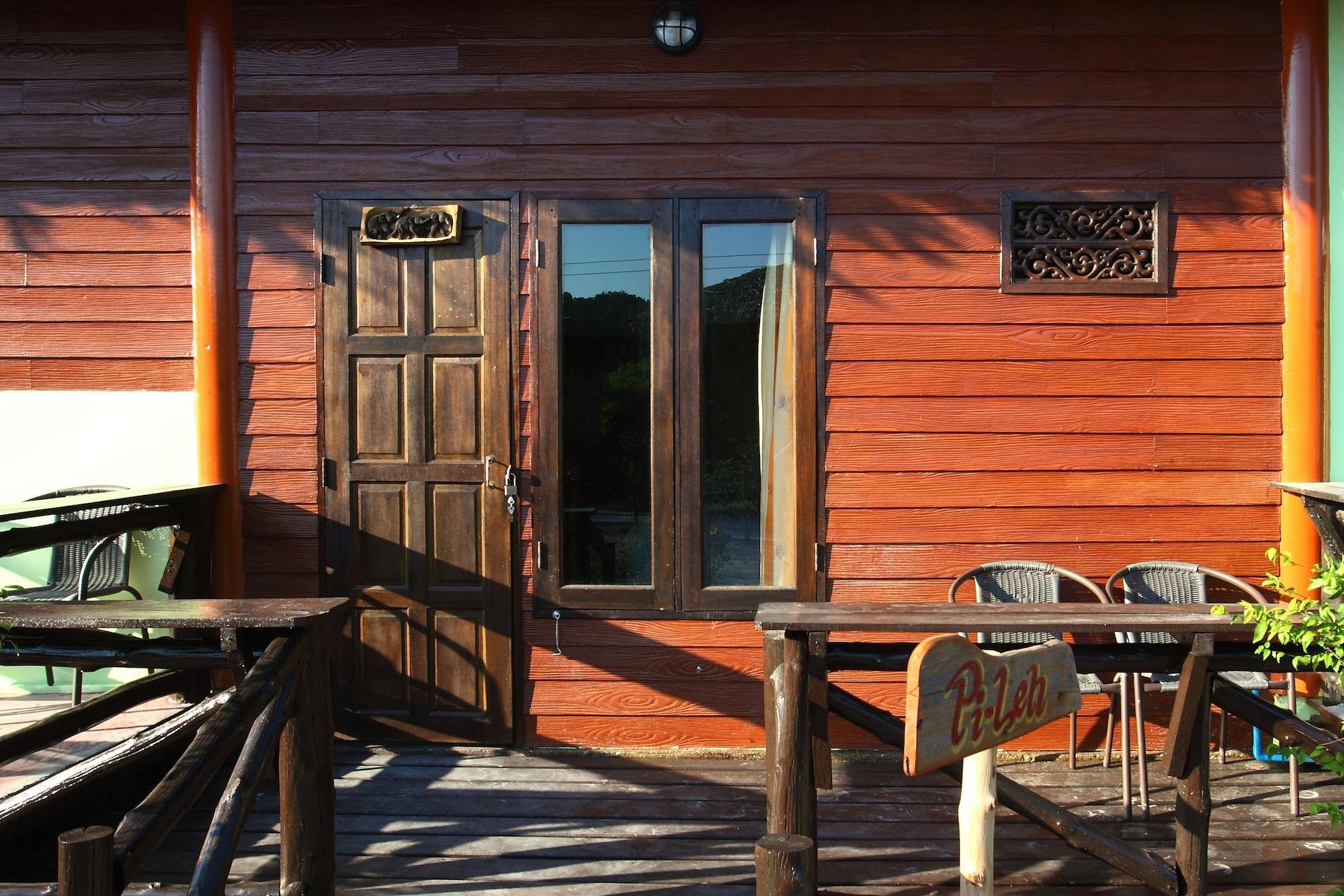 Pp Red Tuna Hut Resort Phi Phi Don
