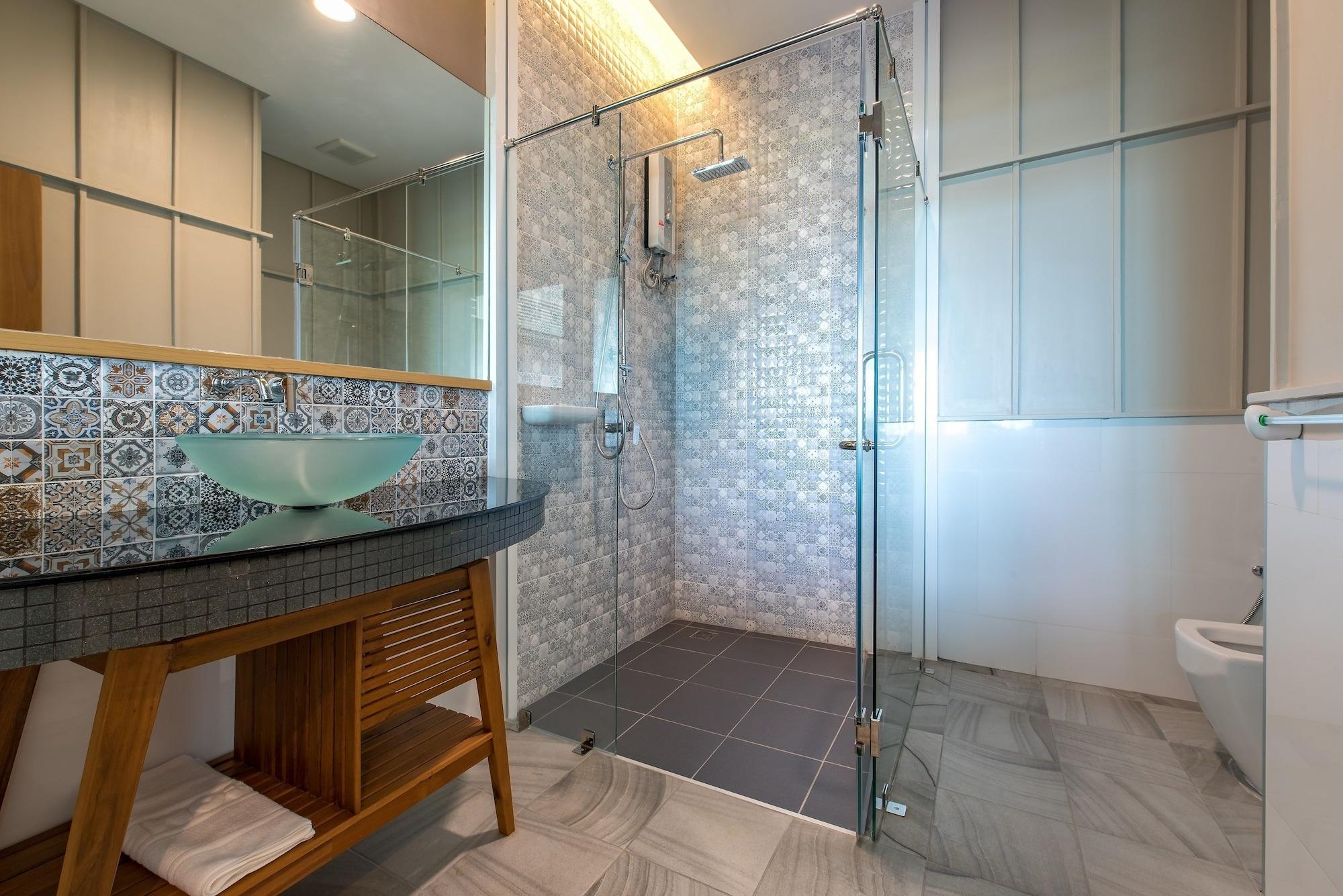 Baan Rim Ao Hotel 4*