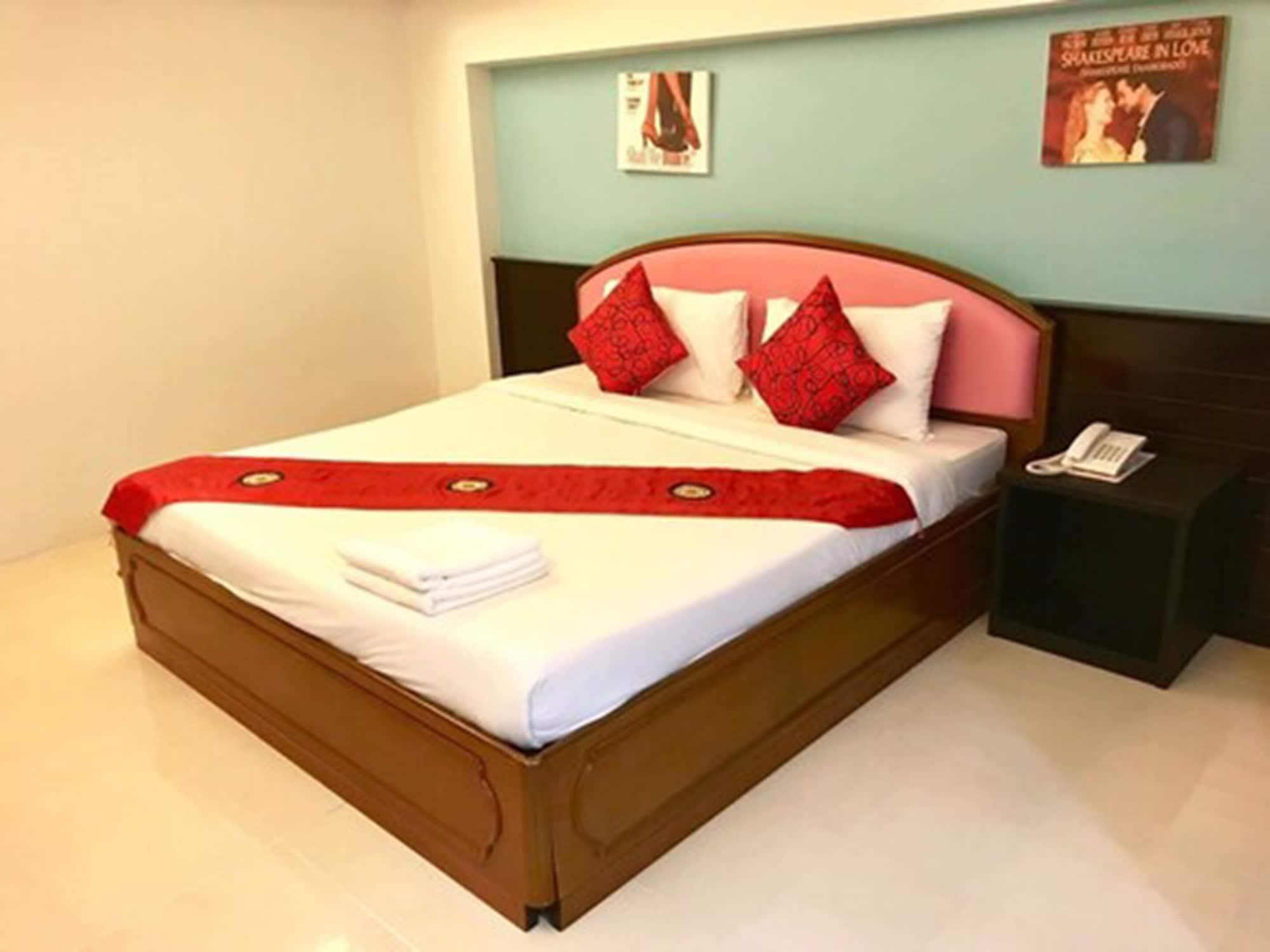 The One Surat Hotel 3*