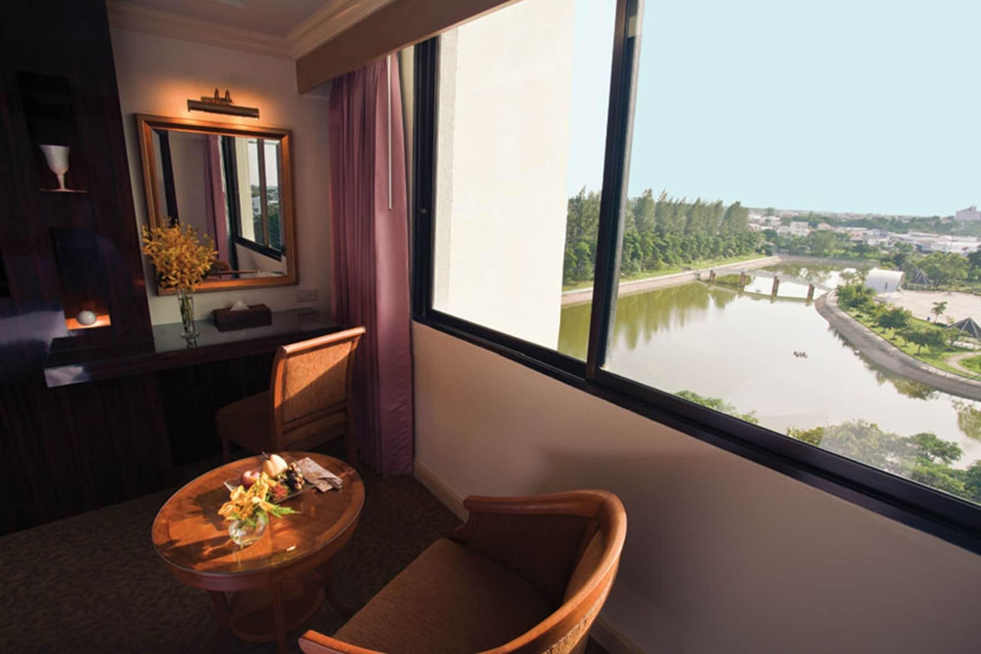 Ploy Palace Hotel 4*