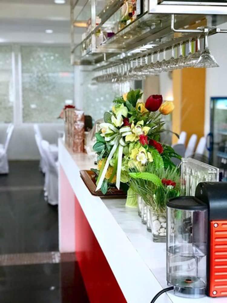 Hotel The One Surat 3*