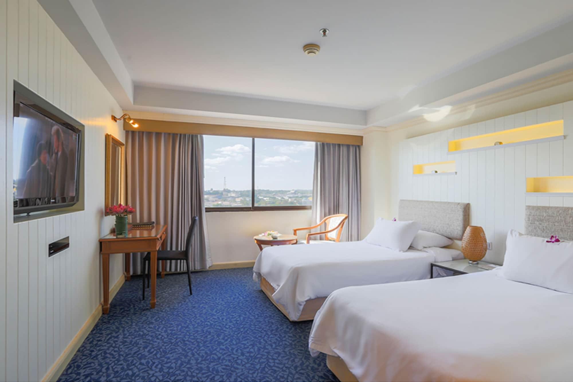 Hotel Ploy Palace