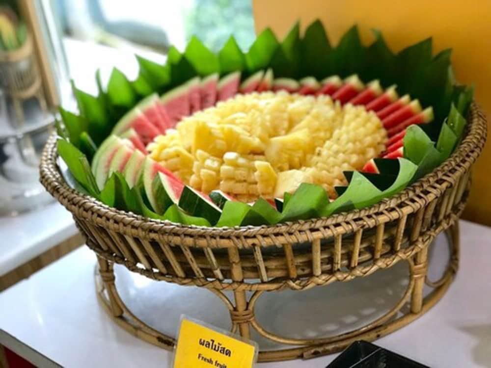 The One Surat Hotel 3*
