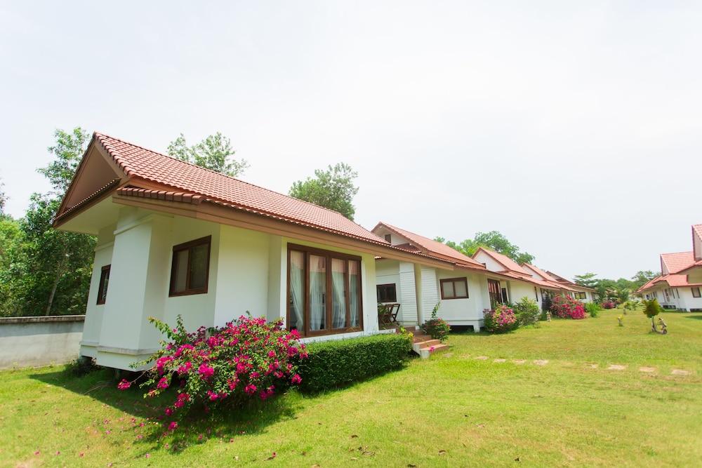 Armonia Village And 3*