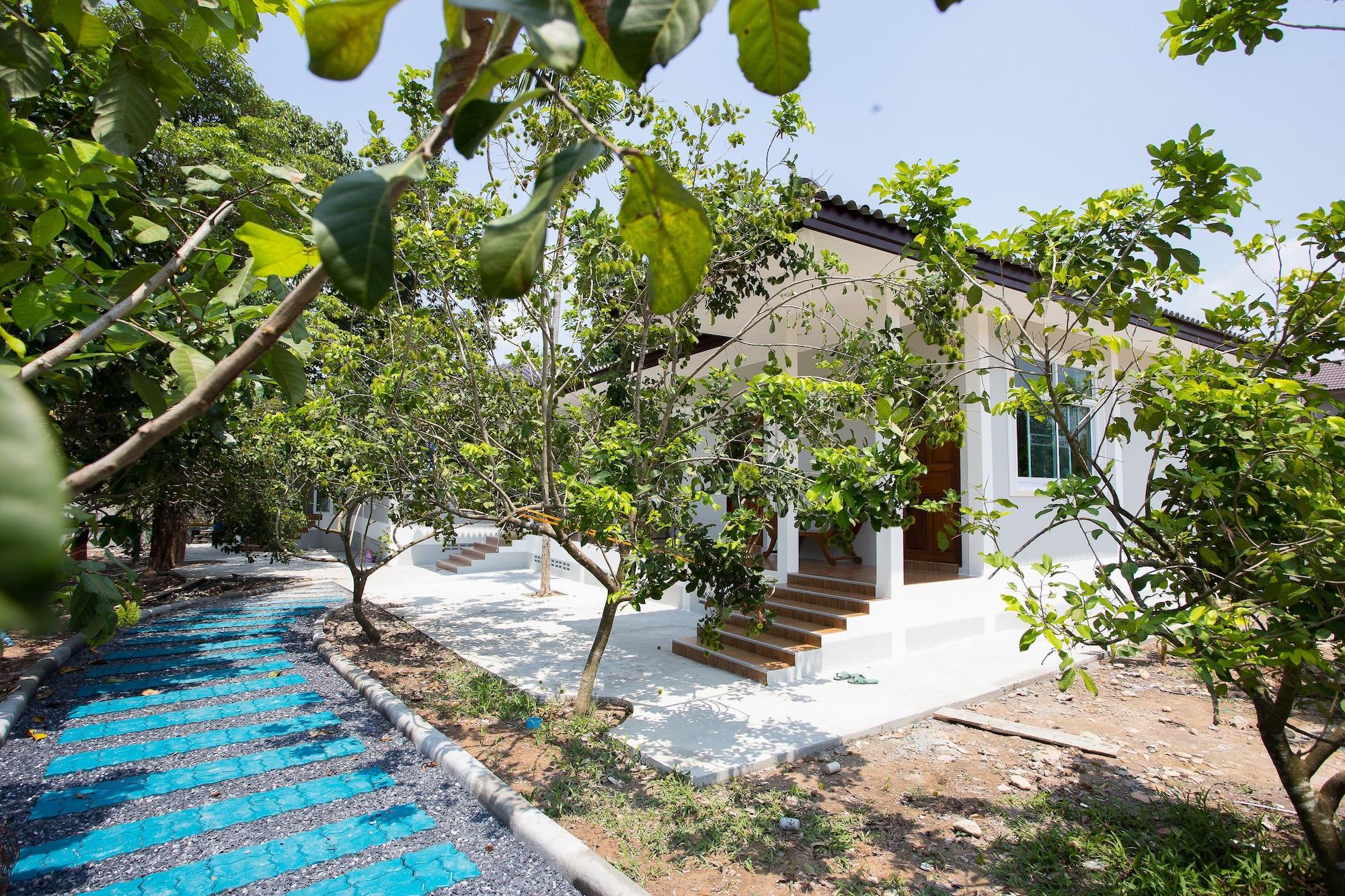 Baan Suan Khun Yaiy 2*