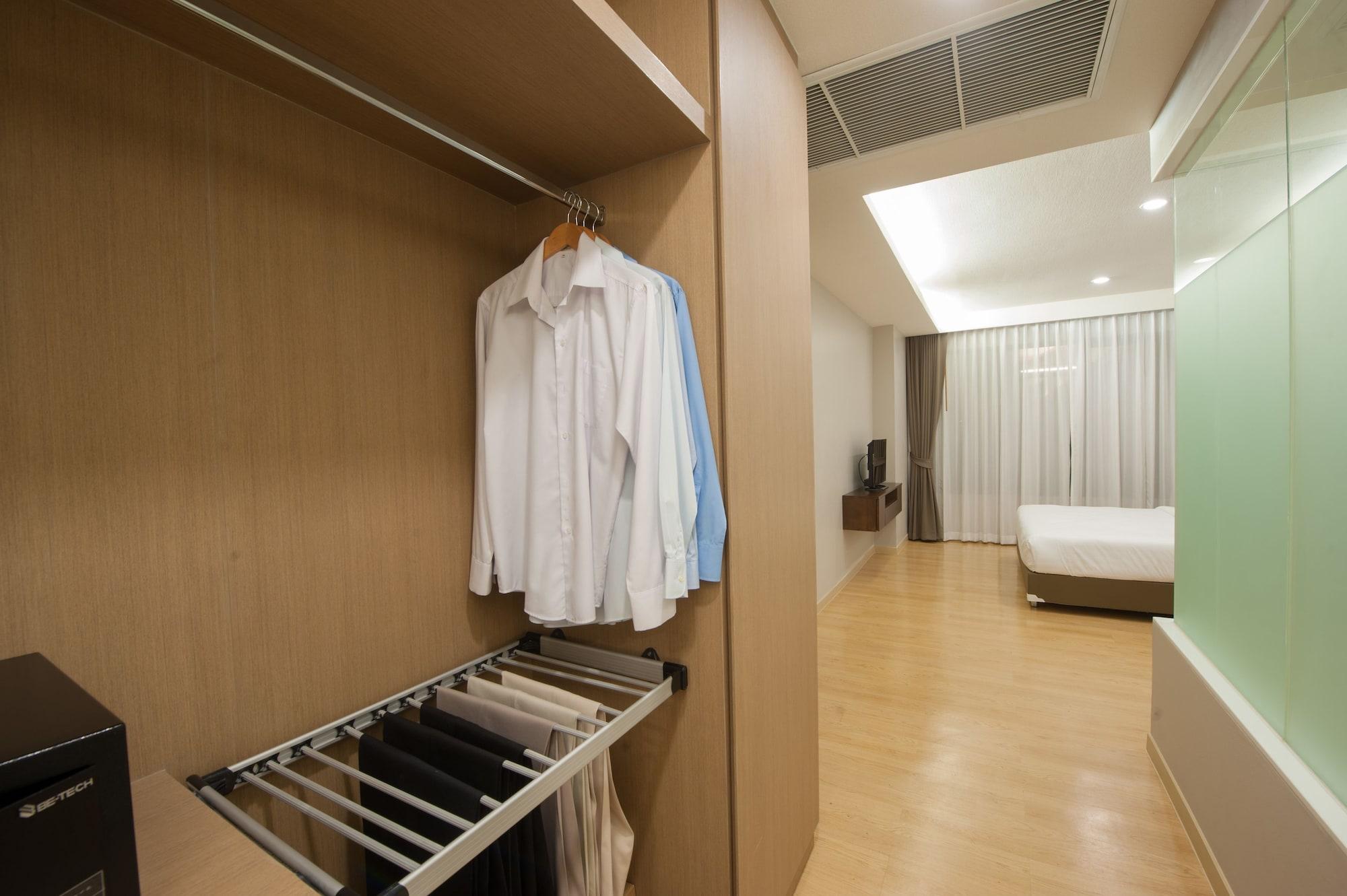 Burgundy 304 Hotel 3*