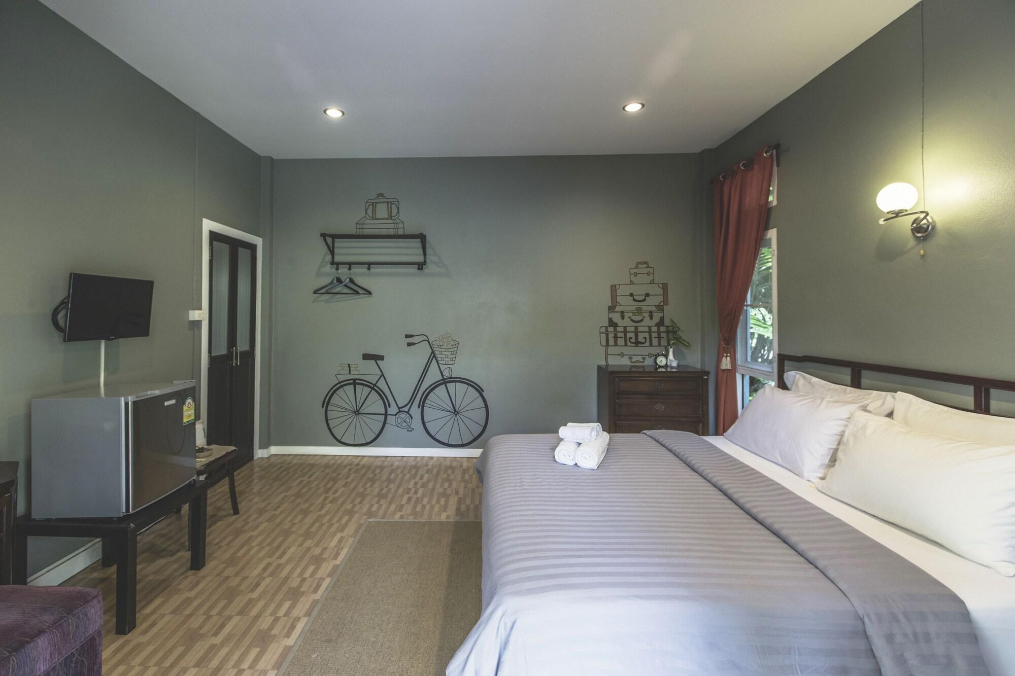 Blu Monkey Pooltara & Pet Friendly Resort