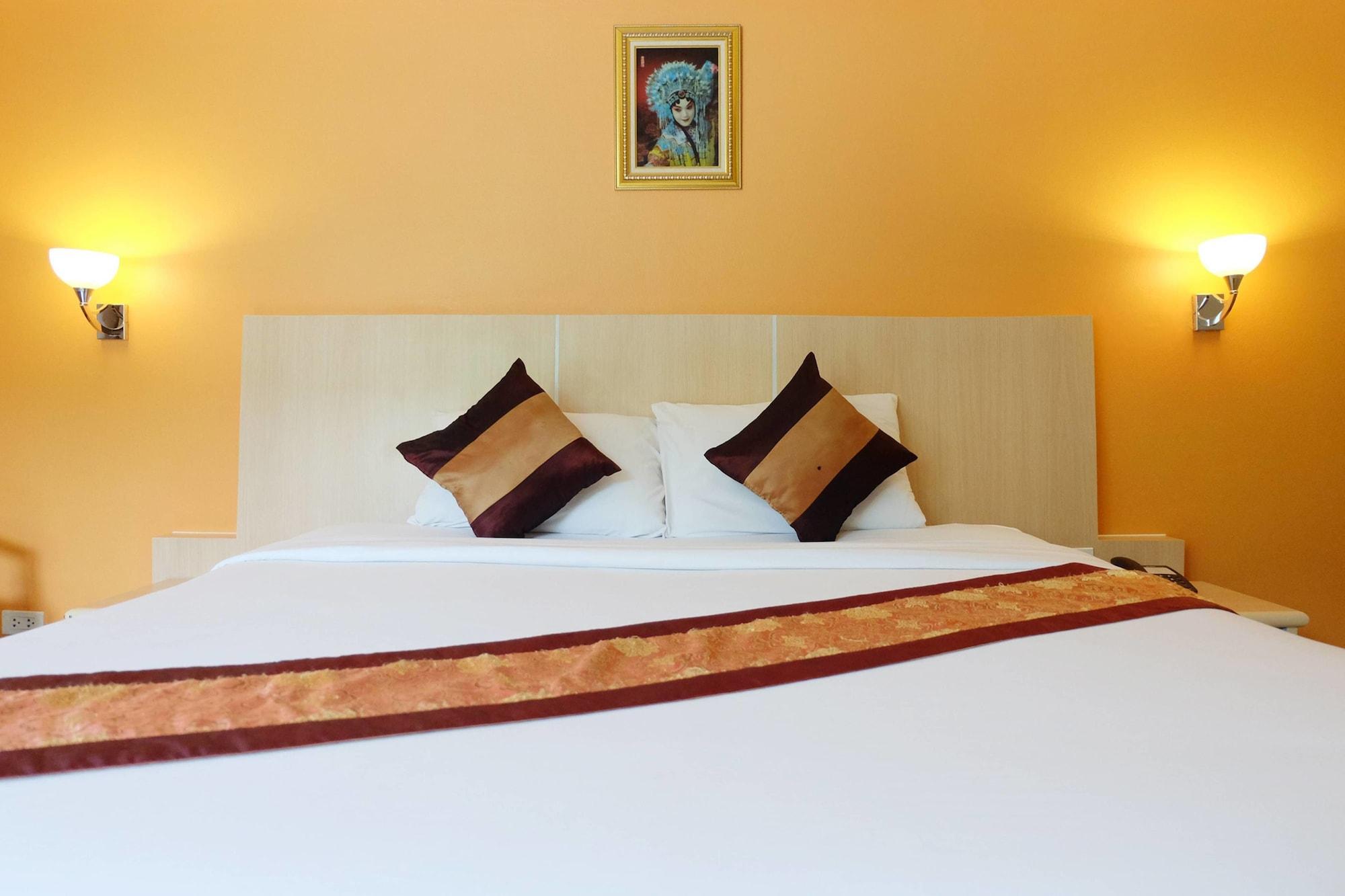 Grand Hill And Hotel Nakhon Sawan