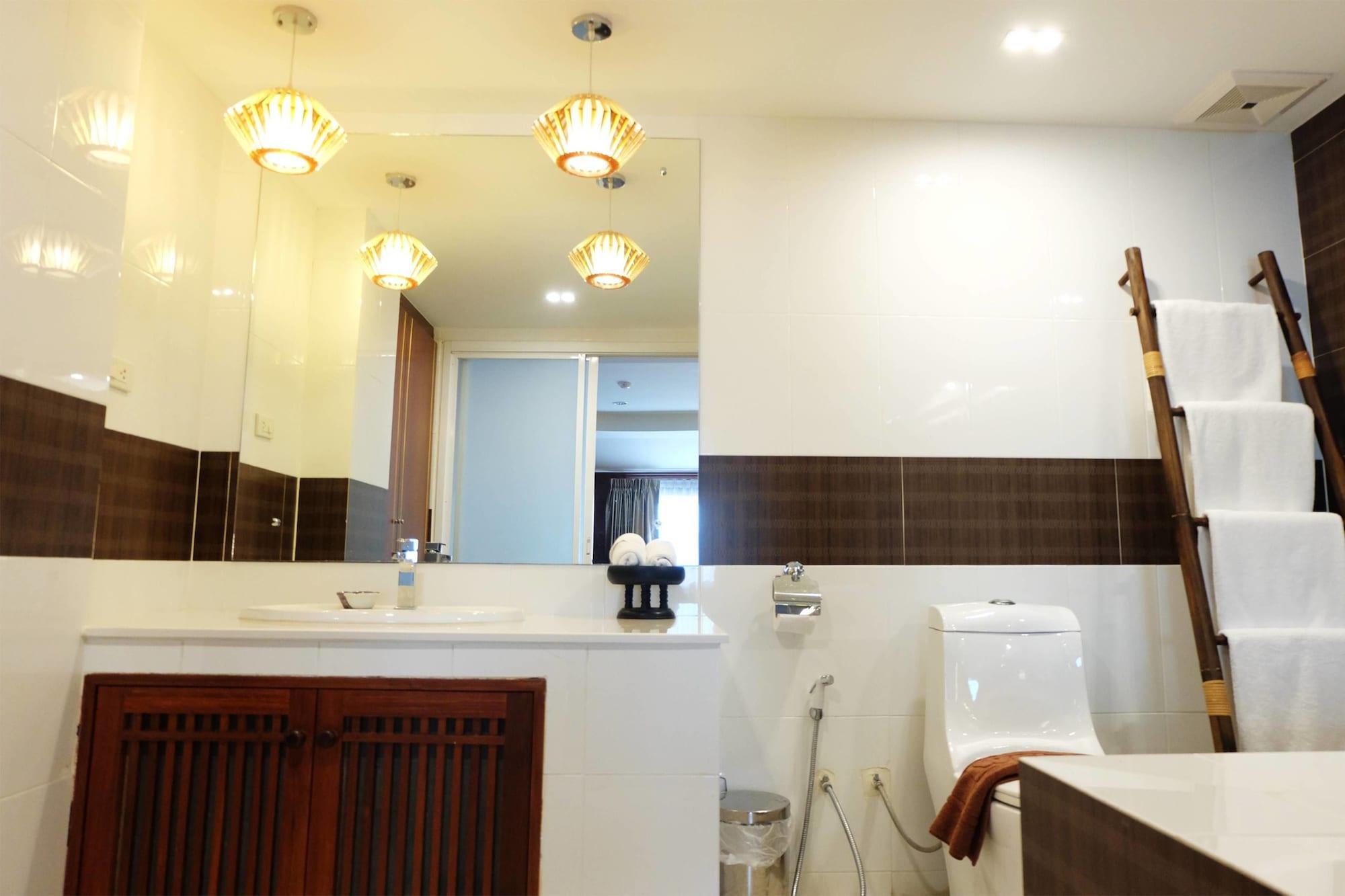 Hotel Grand Hill And