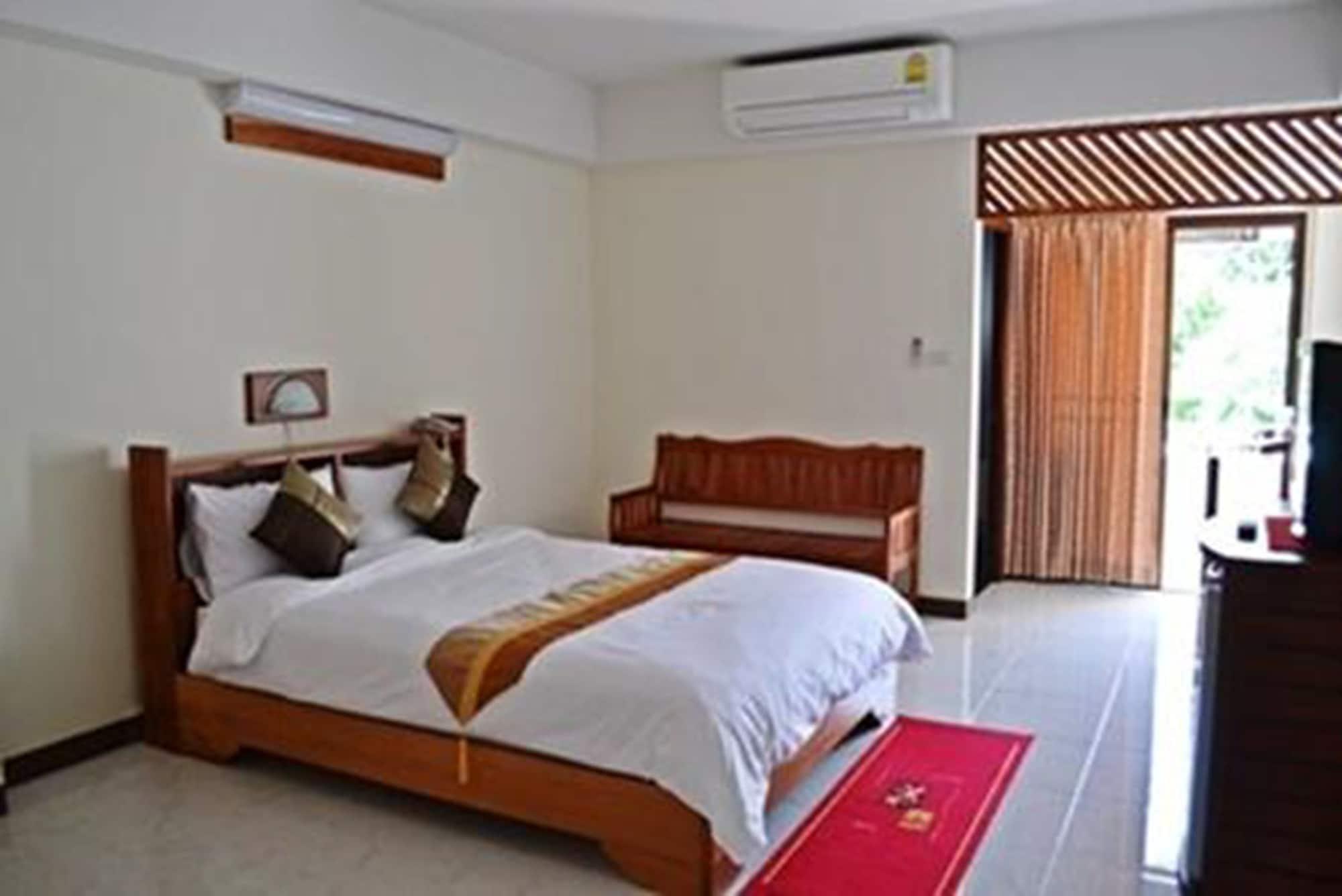 Riverfront 3*