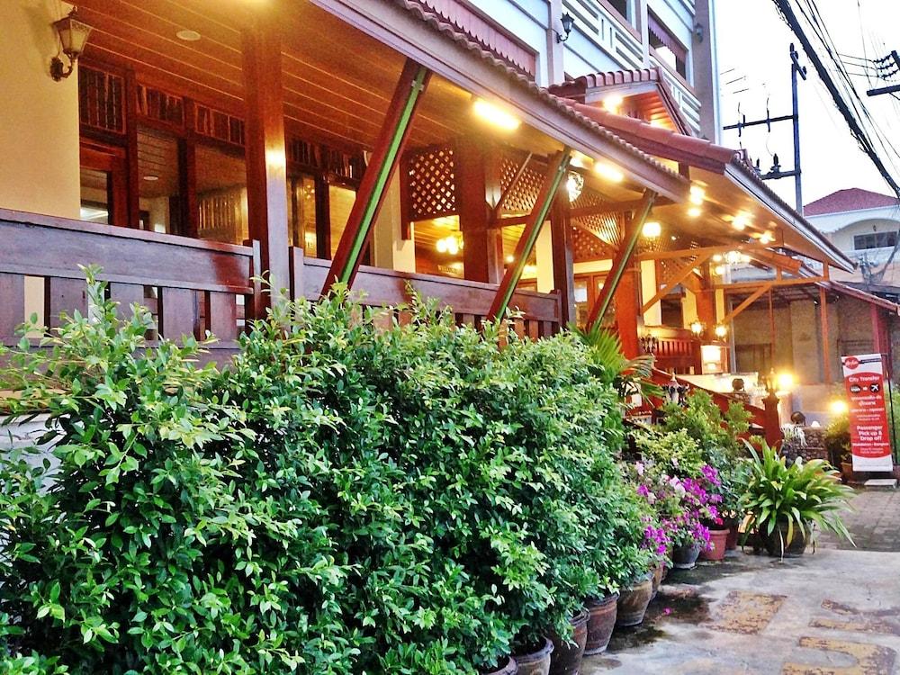 Riverfront 3*