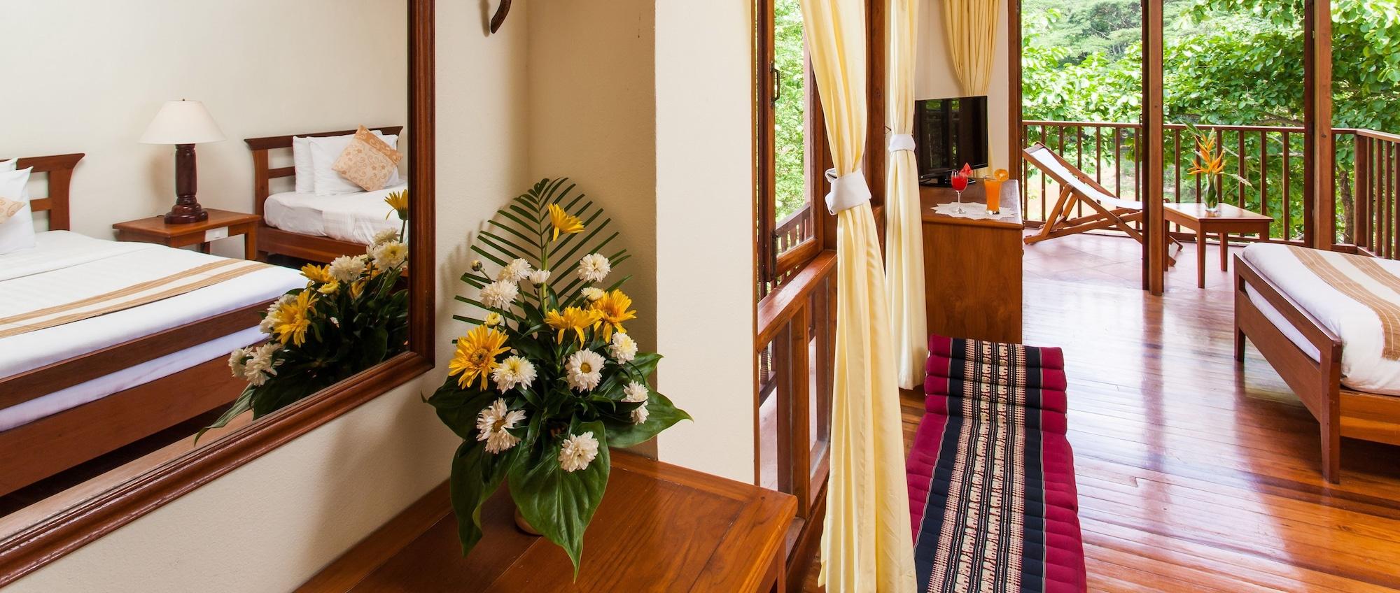 Riverhouse-the Teak House Resort Mae Sariang