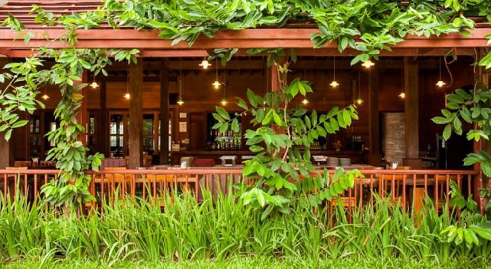 Riverhouse-the Teak House