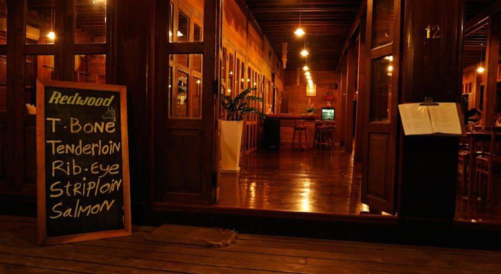 Riverhouse-the Teak House