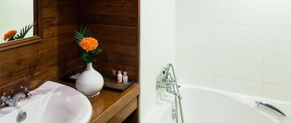 Riverhouse-the Teak House 3*