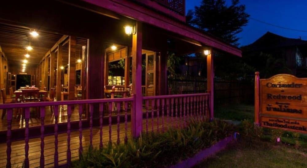 Riverhouse-the Teak House Resort Mae Sariang