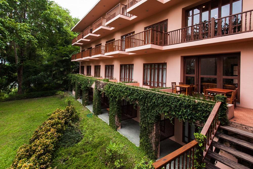 Riverhouse-the Teak House Resort