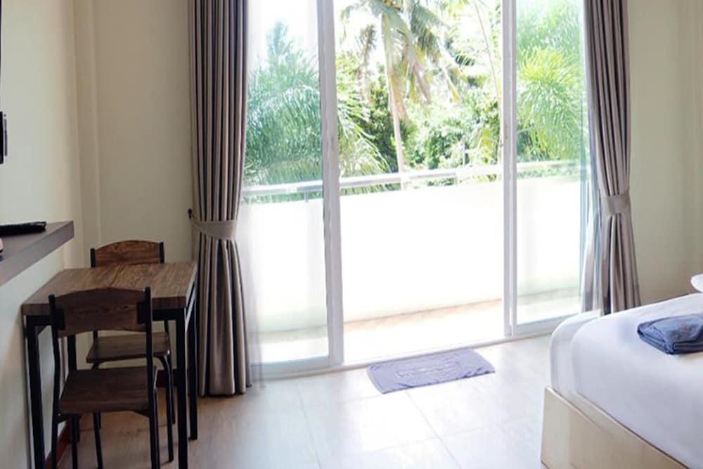 Terrace 3*